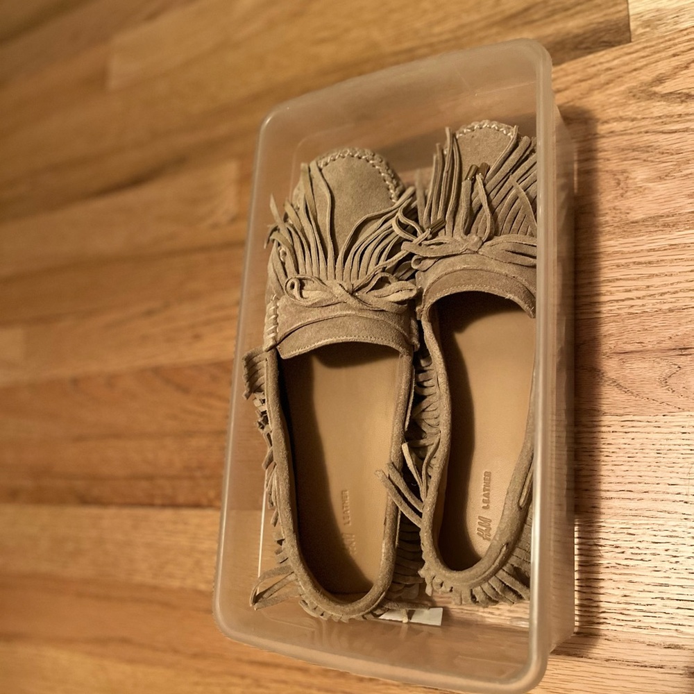 Sold-out H&M Tan Fringe Loafers 2024 worn once